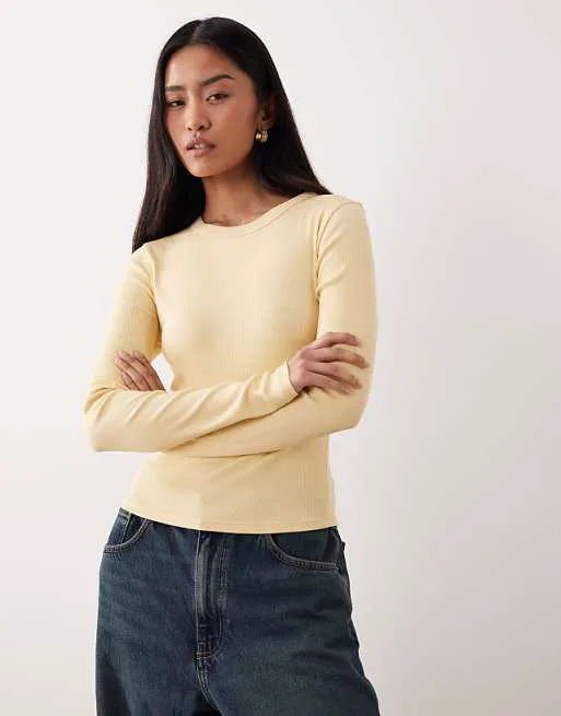 Светло-молочный топ с длинными рукавами и круглым вырезом в рубчик ASOS DESIGN
Светло-молочный топ с длинными рукавами и круглым вырезом в рубчик ASOS DESIGN