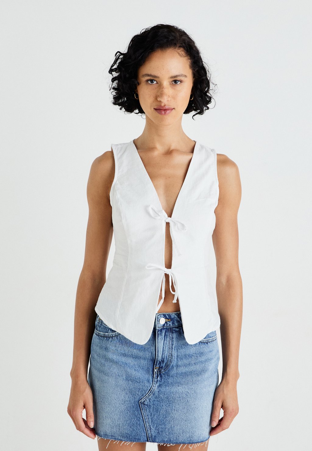 Жилет BLEND VEST Gina Tricot, белый 
Жилет BLEND VEST Gina Tricot, белый