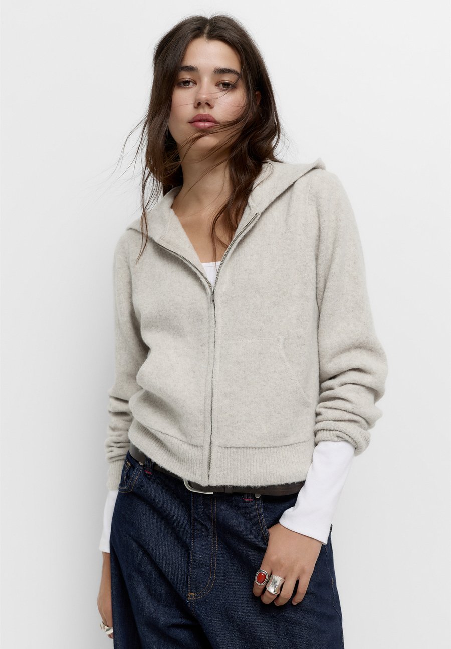 Кардиган PULL&BEAR Cardigan, Beige
Кардиган PULL&BEAR Cardigan, Beige