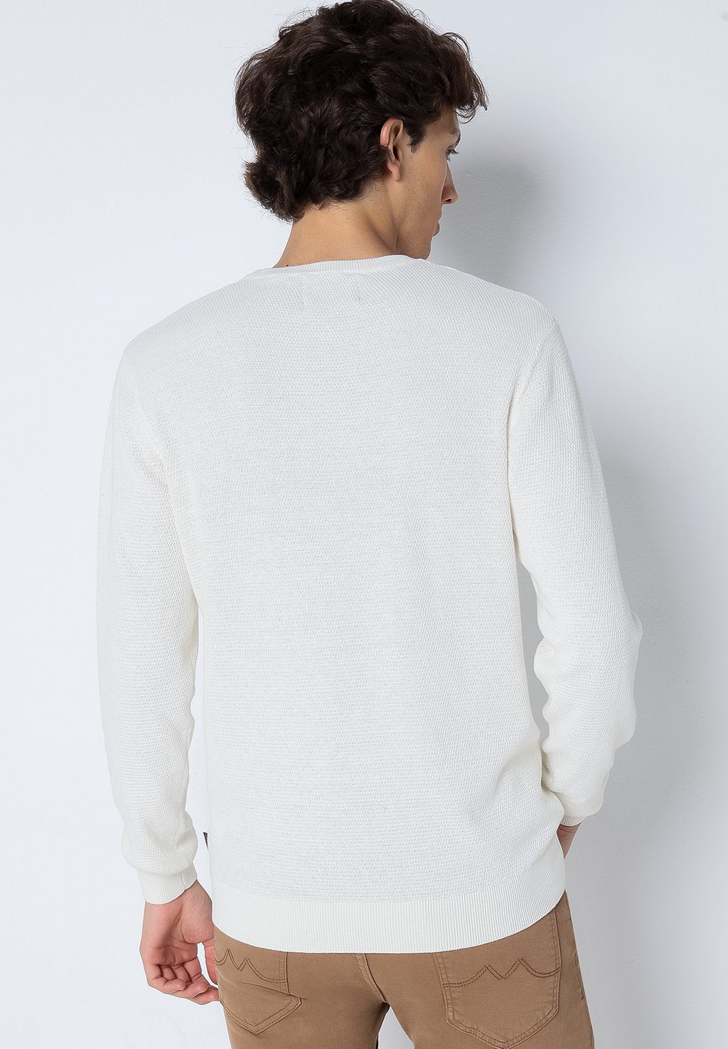 Джемпер BASIC Six Valves, белый
Джемпер BASIC Six Valves, белый