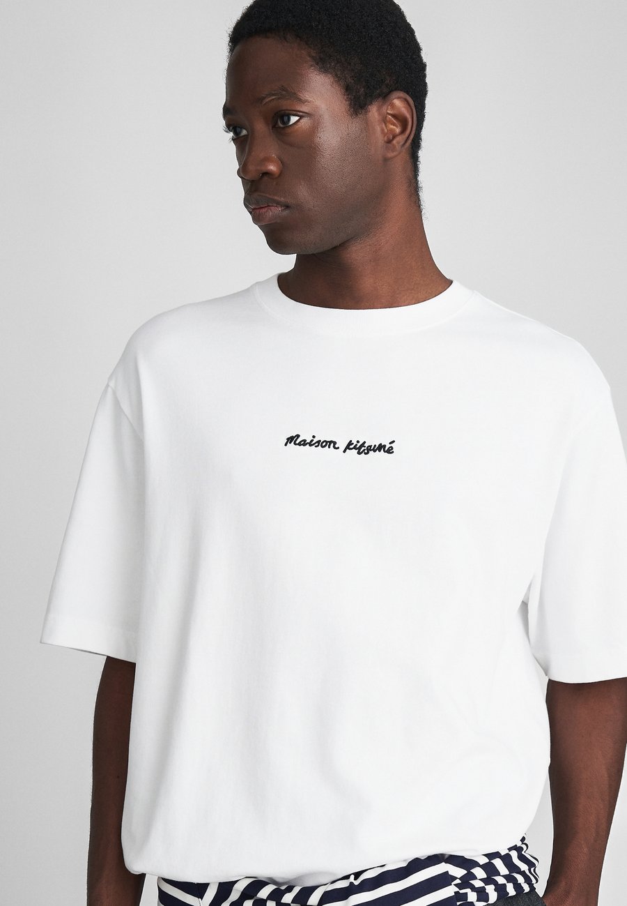 Футболка Maison Kitsuné LINE HANDWRITING TEE, White
Футболка Maison Kitsuné LINE HANDWRITING TEE, White