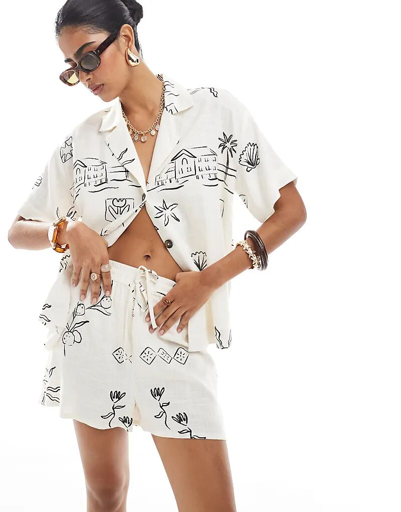 Комплект из льняной рубашки с короткими рукавами и схематичным принтом от ASOS DESIGN
Комплект из льняной рубашки с короткими рукавами и схематичным принтом от ASOS DESIGN