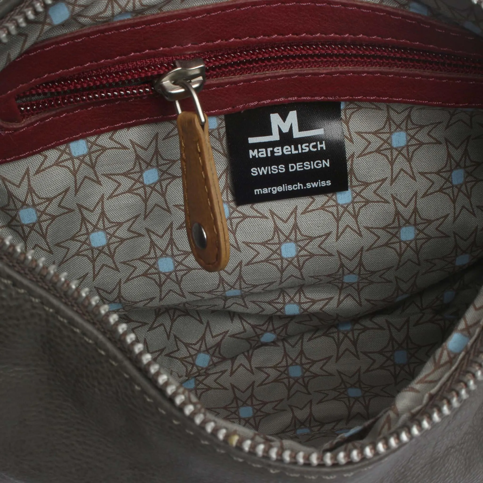 Сумка через плечо Margelisch "Lele 1" из кожи, сертифицированной LWG, серый
Сумка через плечо Margelisch "Lele 1" из кожи, сертифицированной LWG, серый