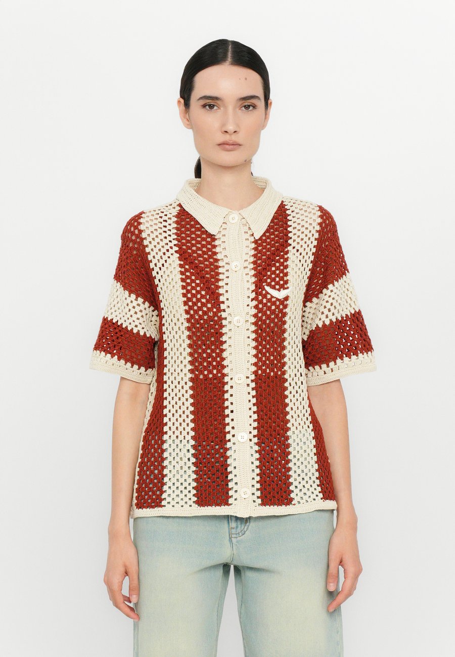 Блуза Zadig & Voltaire CIARA CO, Judo/Off-White
Блуза Zadig & Voltaire CIARA CO, Judo/Off-White