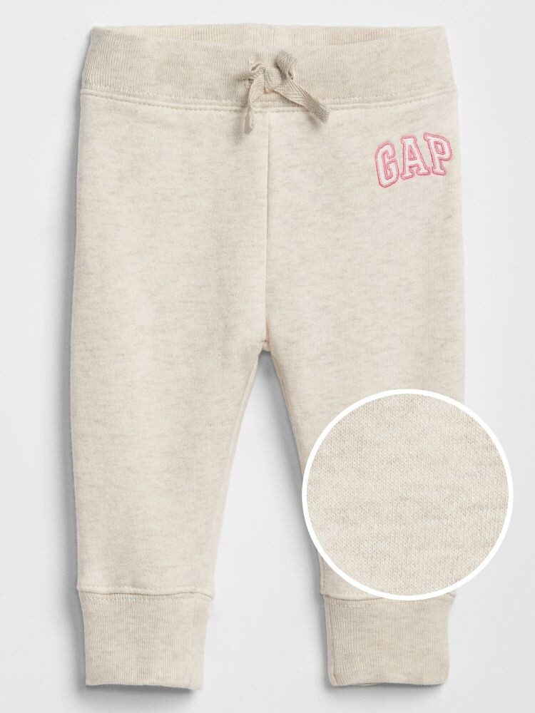 Флисовые спортивные штаны с логотипом Gap, бежевый
Флисовые спортивные штаны с логотипом Gap, бежевый