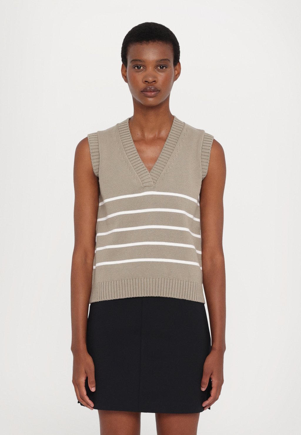 Свитер SCAFATI MM, песочный
Свитер SCAFATI MM, песочный