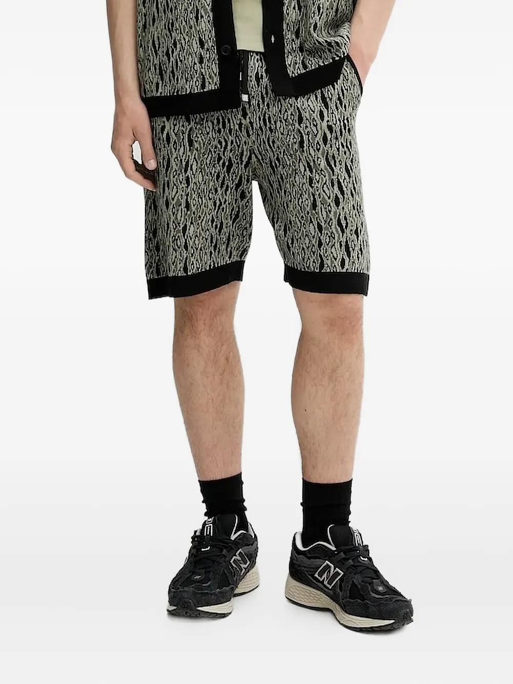 Вязаные шорты с жаккардовым узором HUGO, черный
Вязаные шорты с жаккардовым узором HUGO, черный