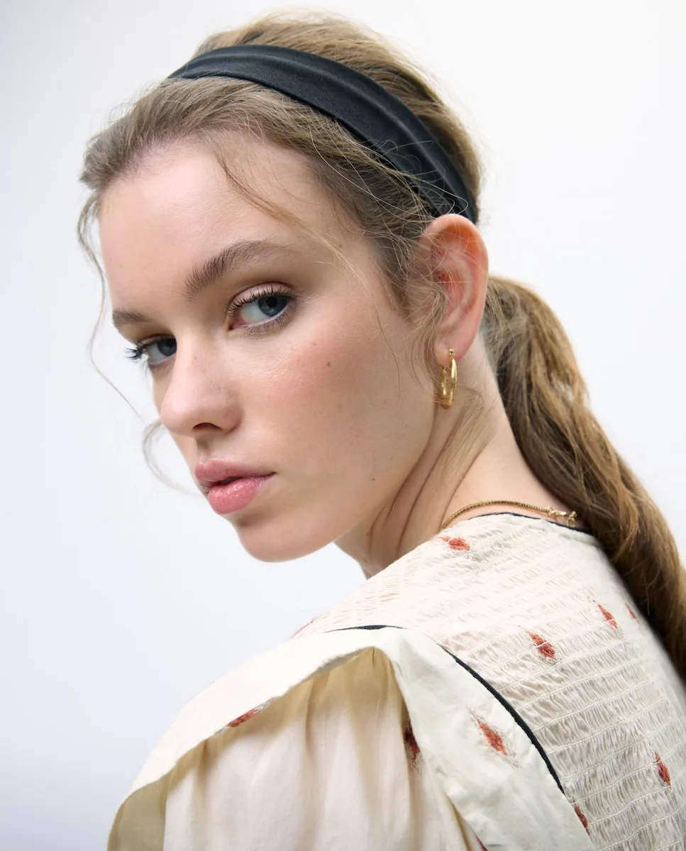 Женская блузка с длинным рукавом с вышивкой Tintoretto, белый
Женская блузка с длинным рукавом с вышивкой Tintoretto, белый