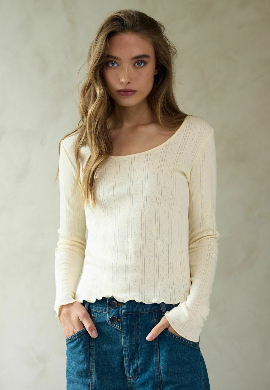 Топ Noella Long sleeved top, Ivory/Off-White
Топ Noella Long sleeved top, Ivory/Off-White