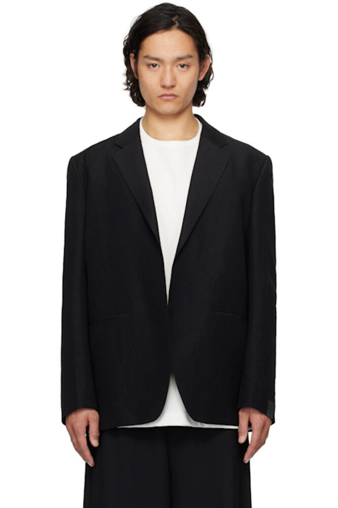 Черный блейзер без пуговиц N.Hoolywood
Черный блейзер без пуговиц N.Hoolywood