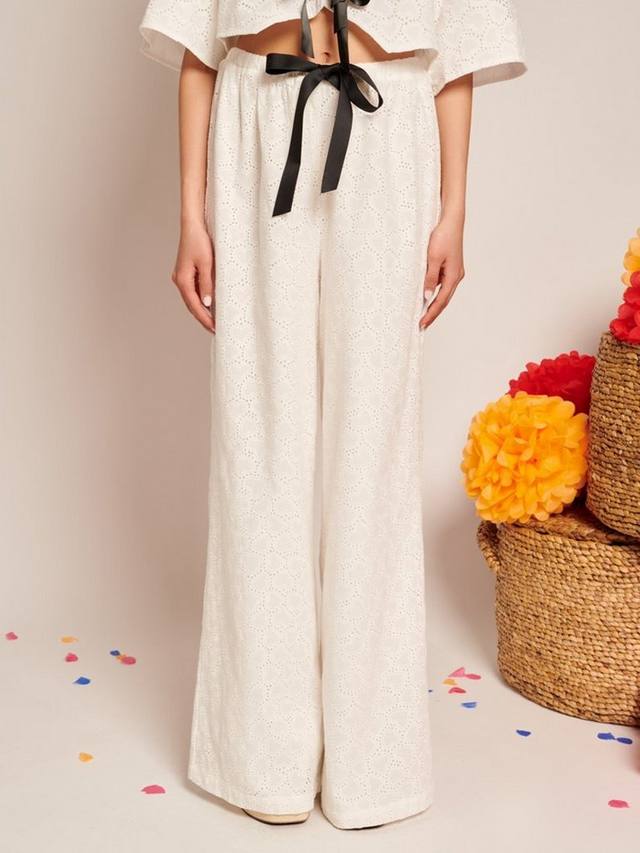 Широкие брюки из хлопка с вышивкой в виде сердечек Sister Jane, White
Широкие брюки из хлопка с вышивкой в виде сердечек Sister Jane, White