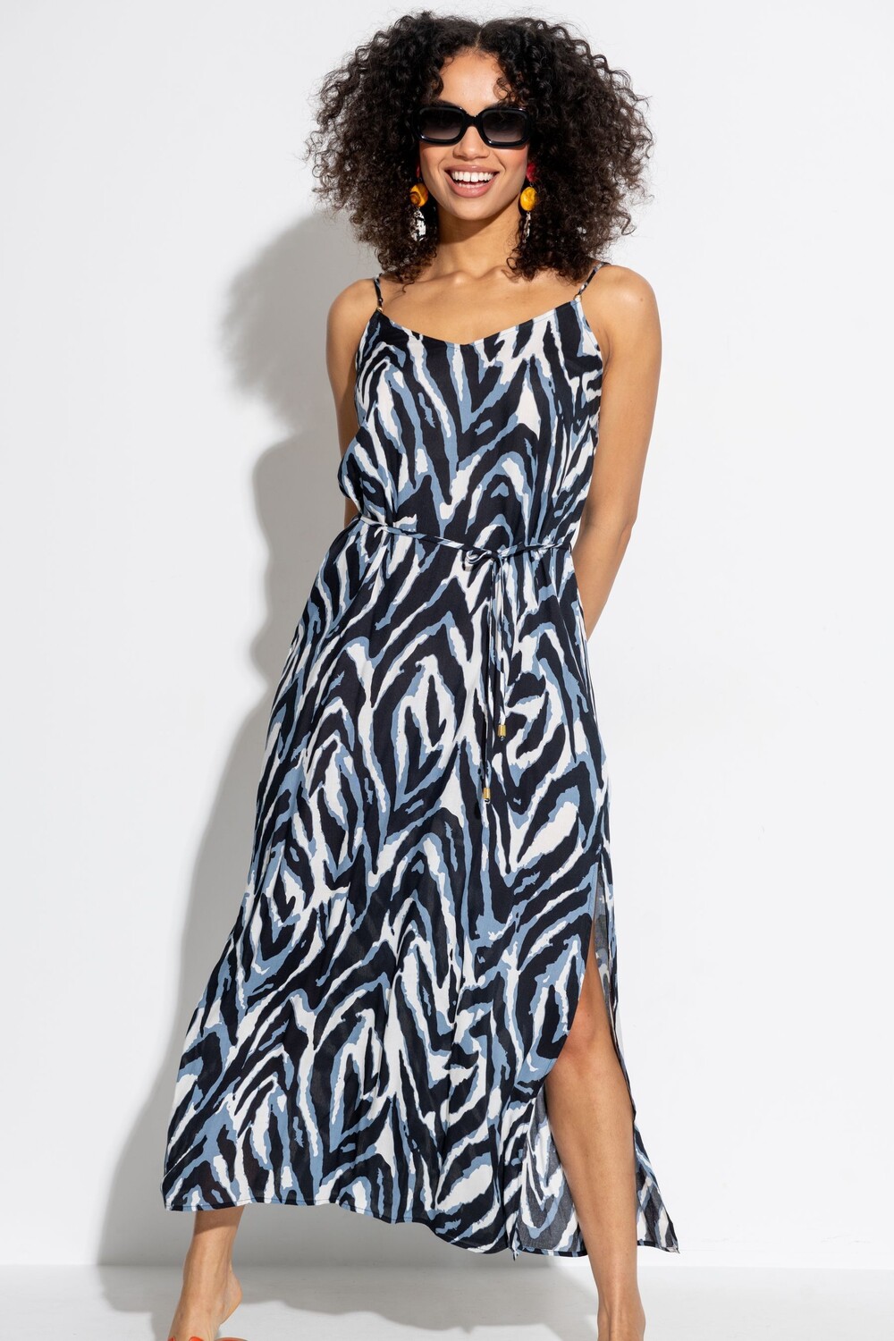 Прозрачное вискозное пляжное платье макси с поясом завязкой Pour Moi, синий
Прозрачное вискозное пляжное платье макси с поясом завязкой Pour Moi, синий