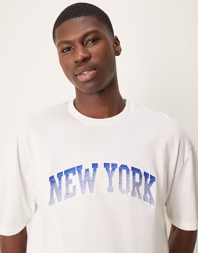 Футболка свободного кроя ASOS DESIGN с вышивкой New York белого цвета
Футболка свободного кроя ASOS DESIGN с вышивкой New York белого цвета