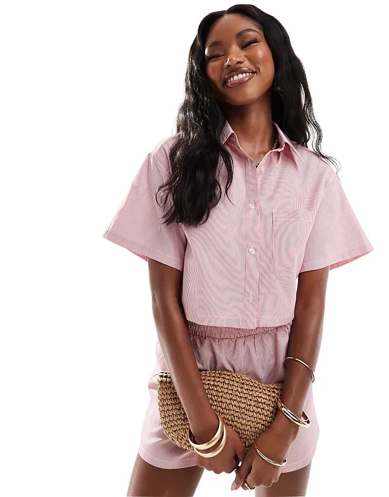 Красная рубашка в тонкую полоску от Extro & Vert (часть комплекта)
Красная рубашка в тонкую полоску от Extro & Vert (часть комплекта)