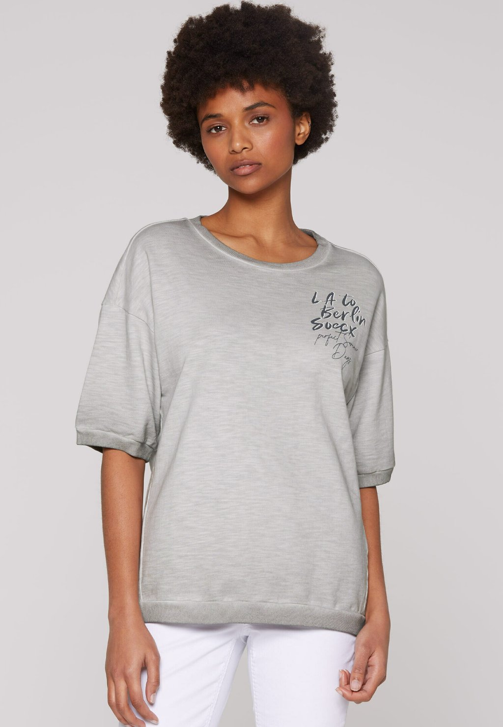 Футболка с принтом KURZARM-MIT LABEL PRINT Soccx, серый
Футболка с принтом KURZARM-MIT LABEL PRINT Soccx, серый