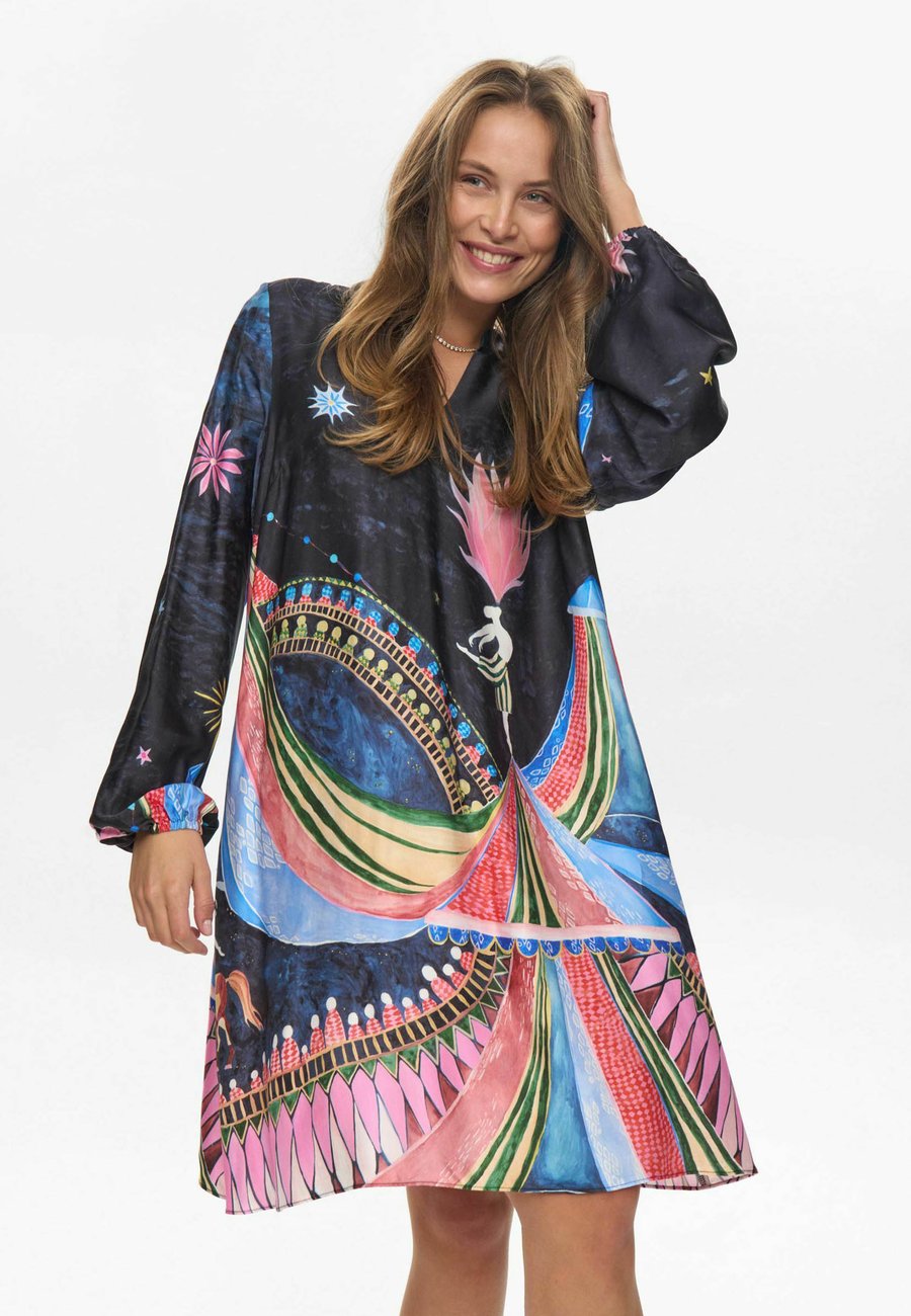 Платье Nümph STARLA, Obsidian/Dark Purple
Платье Nümph STARLA, Obsidian/Dark Purple