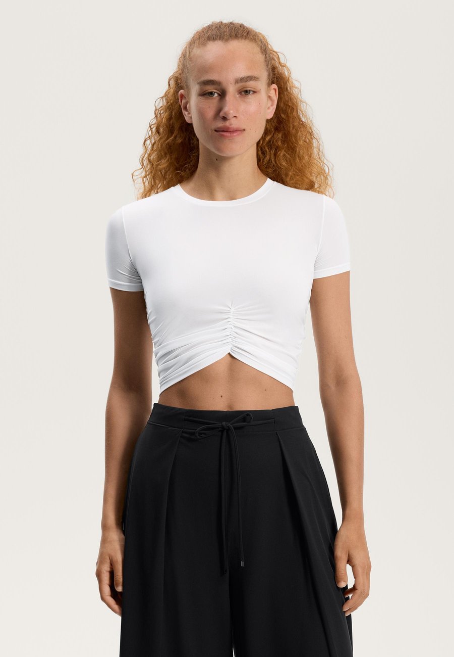 Футболка OYSHO SHORT-SLEEVES CROP RUCHED, White
Футболка OYSHO SHORT-SLEEVES CROP RUCHED, White