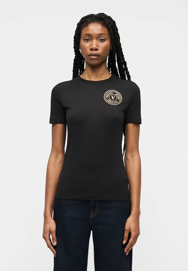 Футболка с принтом эмблемы Versace Jeans Couture, Black/Gold-Coloured, Черный, Футболка с принтом эмблемы Versace Jeans Couture, Black/Gold-Coloured
Футболка с принтом эмблемы Versace Jeans Couture, Black/Gold-Coloured, Черный, Футболка с принтом эмблемы Versace Jeans Couture, Black/Gold-Coloured
