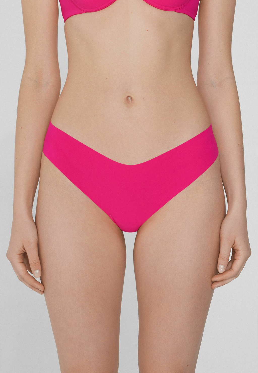 Стринги MIT HOHEM BEINAUSSCHNITT AUS NAHTLOS VERARBEITETER Tezenis, неоново-розовый
Стринги MIT HOHEM BEINAUSSCHNITT AUS NAHTLOS VERARBEITETER Tezenis, неоново-розовый