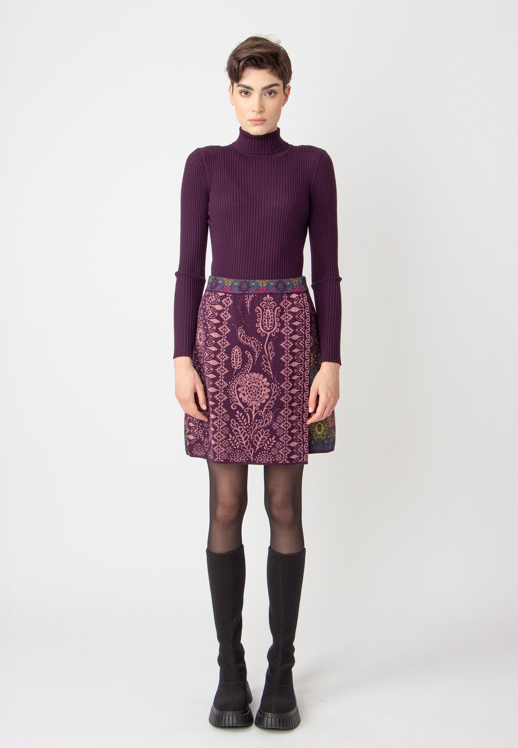 Мини-юбка ORNAMENT Ivko, фиолетовый
Мини-юбка ORNAMENT Ivko, фиолетовый