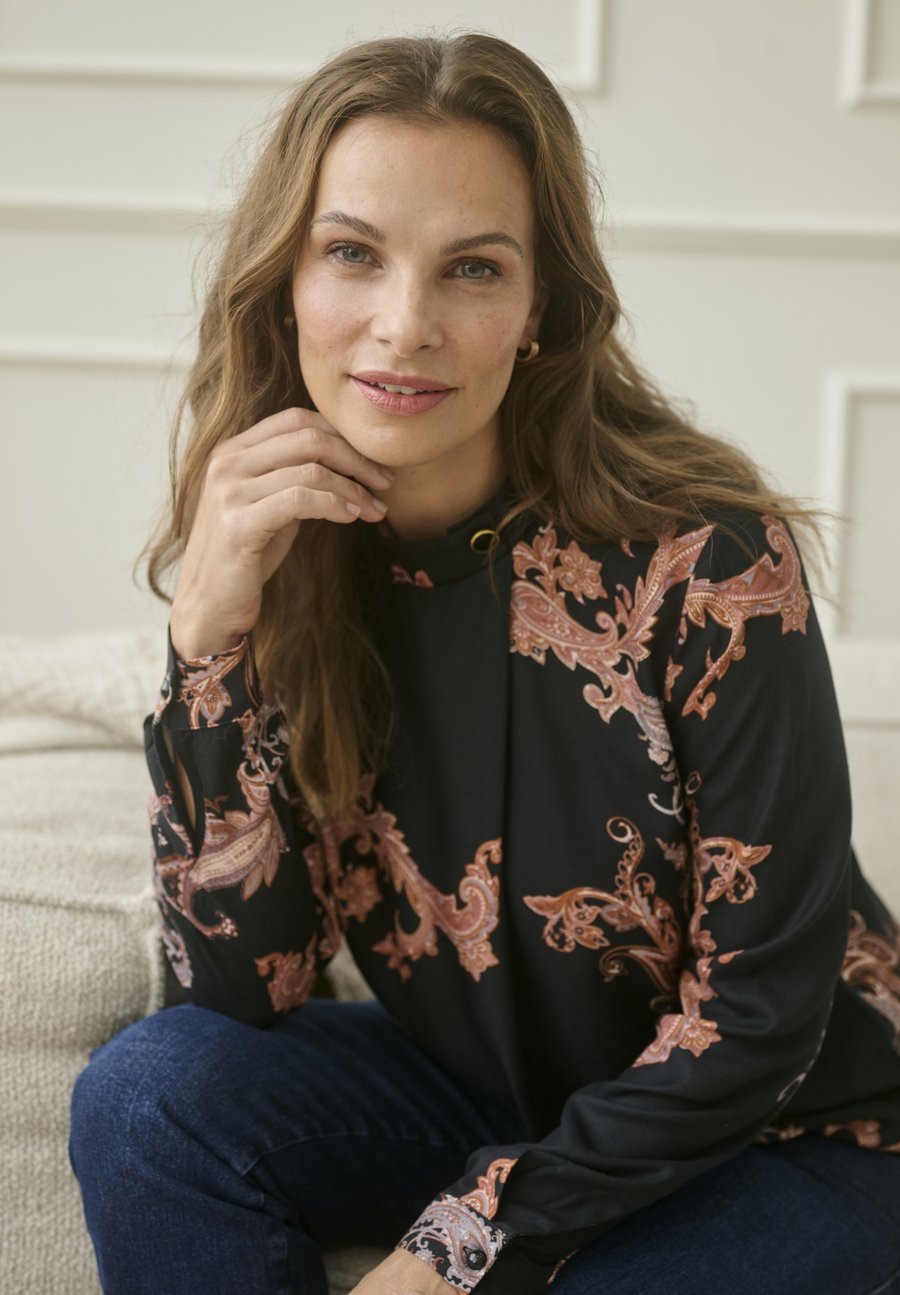 Блуза Bon'A Parte CATLIN BLOUSE, Black /Black
Блуза Bon'A Parte CATLIN BLOUSE, Black /Black