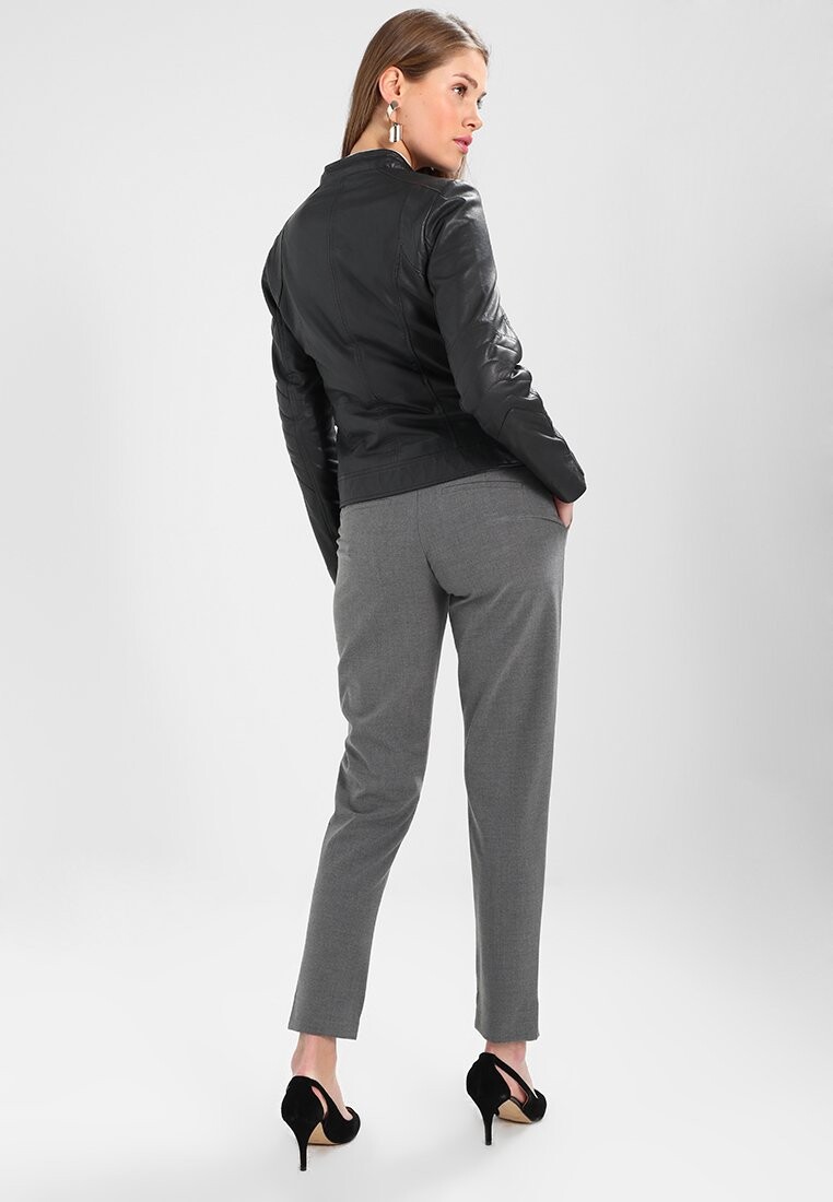 Кожаная куртка MARCIE Maze, серый
Кожаная куртка MARCIE Maze, серый