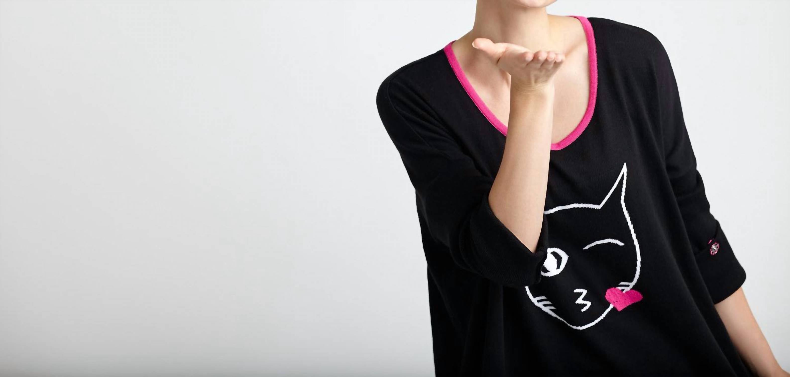 Свитер с рисунком «Поцелуй кота» в черно-белом цвете ANGEL
Свитер с рисунком «Поцелуй кота» в черно-белом цвете ANGEL