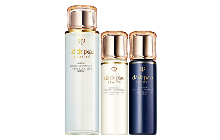 Набор образцов с эффектом мерцания Luxury Care увлажняющее освежающее средство комплект из трех предметов Clé De Peau Beauté
Набор образцов с эффектом мерцания Luxury Care увлажняющее освежающее средство комплект из трех предметов Clé De Peau Beauté