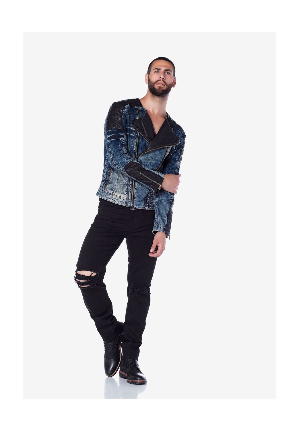 Джинсовая куртка в байкерском стиле CIPO & BAXX, синий
Джинсовая куртка в байкерском стиле CIPO & BAXX, синий