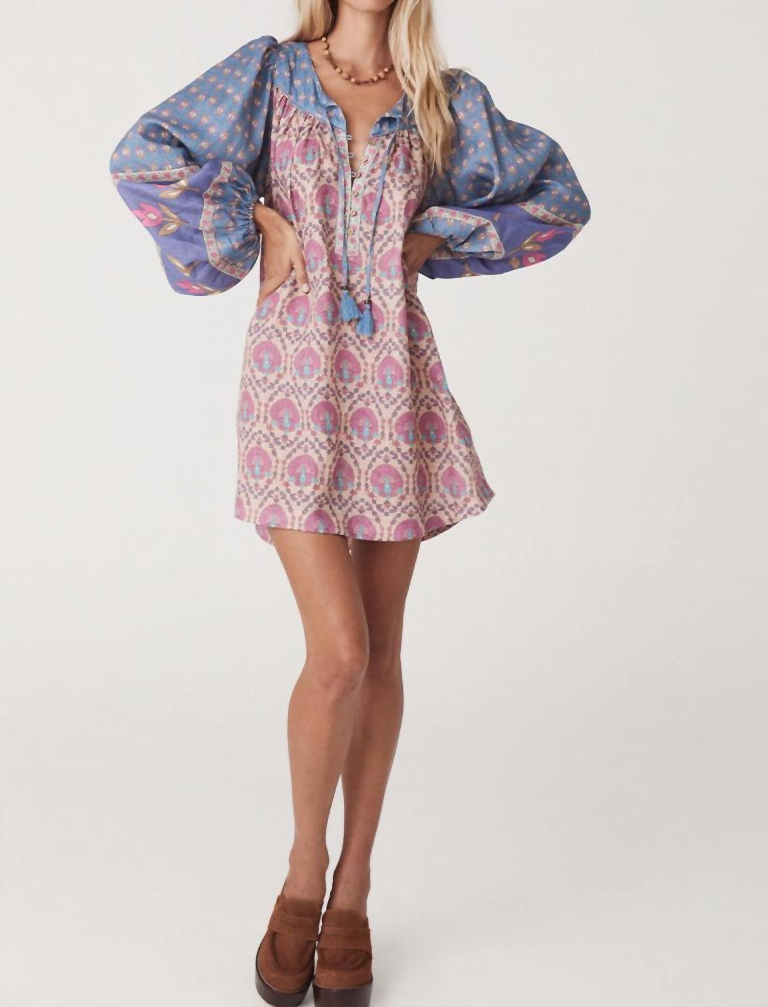 Платье-туника Chateau Mini в лавандовом цвете SPELL
Платье-туника Chateau Mini в лавандовом цвете SPELL