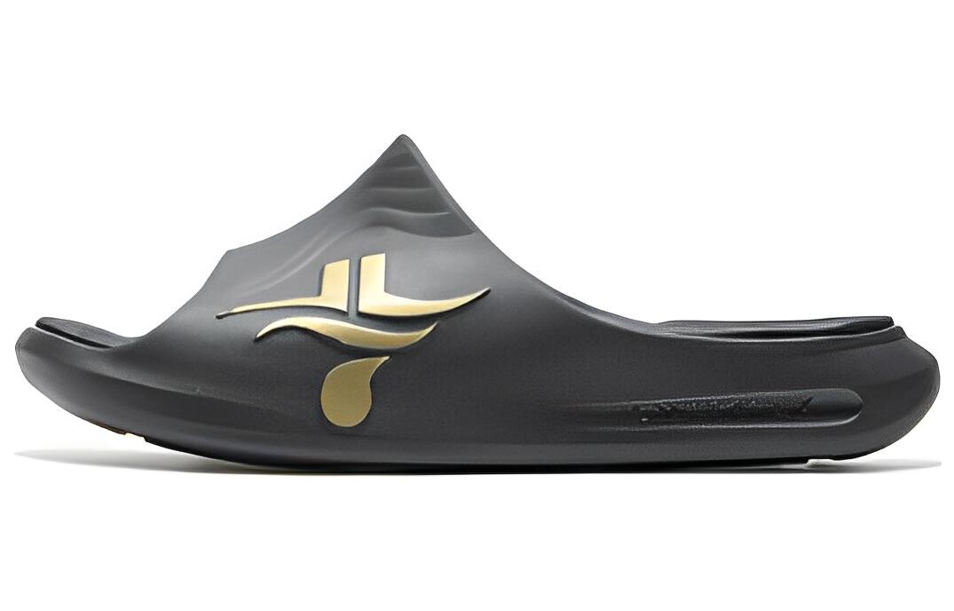 Шлепанцы мужские черные/золотые Xtep
Шлепанцы мужские черные/золотые Xtep