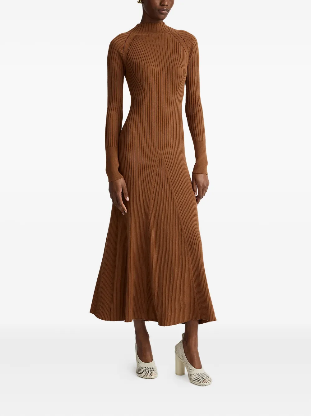 Платье макси в рубчик с высоким воротником Anna Quan, коричневый
Платье макси в рубчик с высоким воротником Anna Quan, коричневый