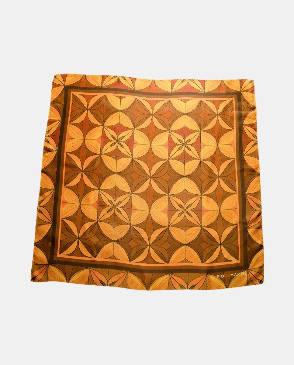 Большой шелковый платок с геометрическим принтом бежевого и коричневого цвета Fio de Martié
Большой шелковый платок с геометрическим принтом бежевого и коричневого цвета Fio de Martié