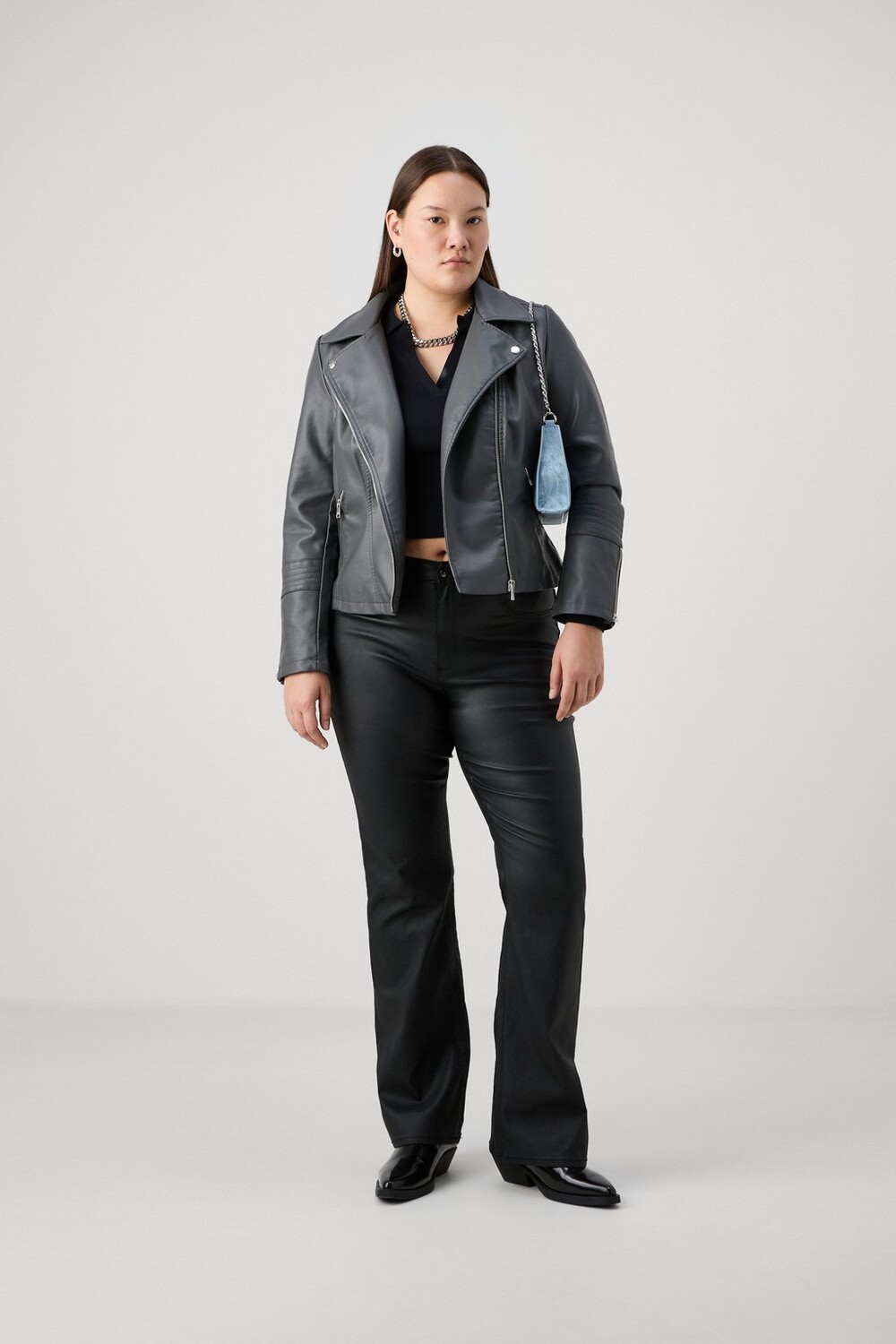 Брюки CARBLUSH FLARED COATED ONLY Carmakoma, черный
Брюки CARBLUSH FLARED COATED ONLY Carmakoma, черный