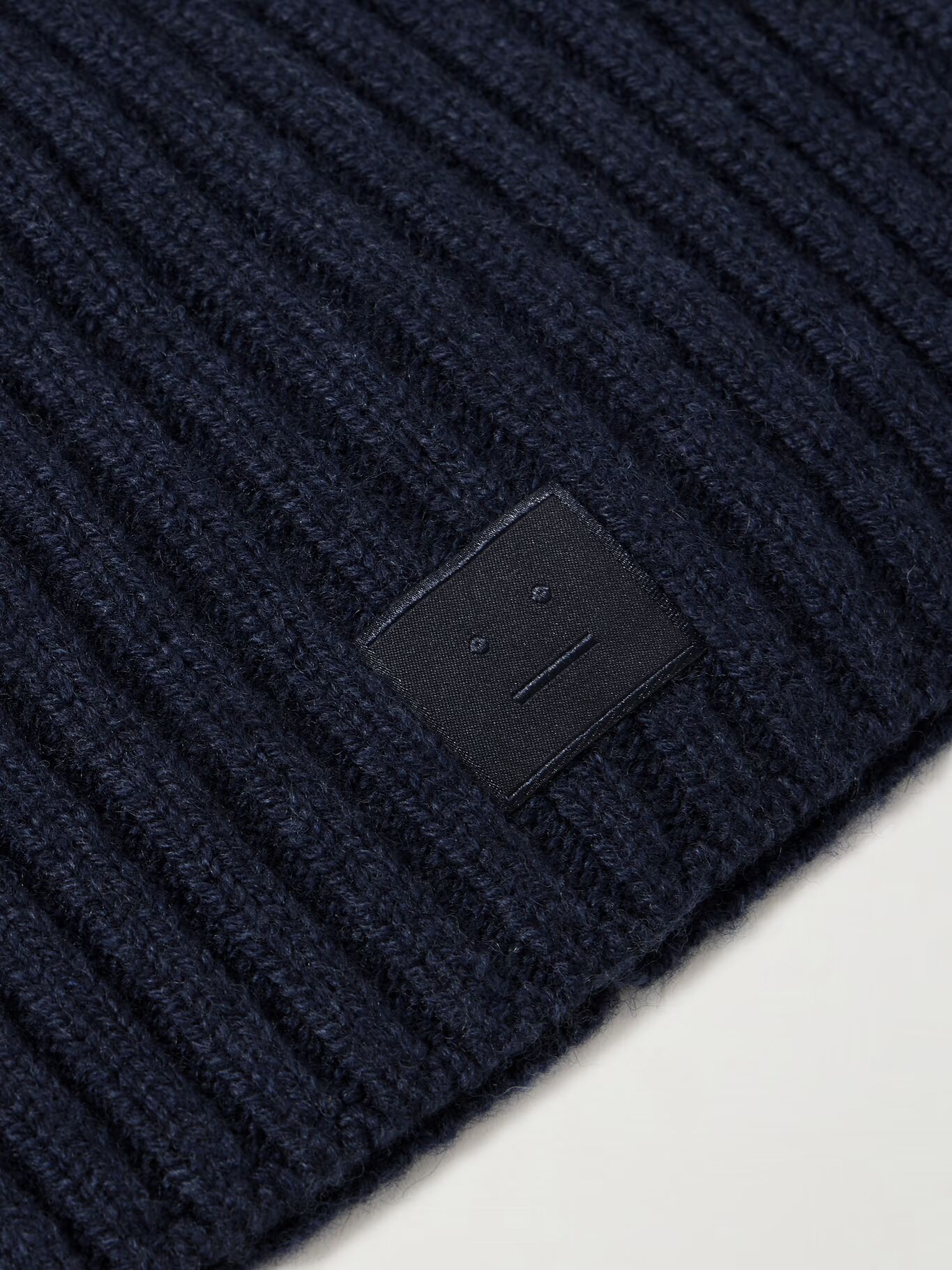 Шапка Kubi из шерсти и смеси яка в рубчик с аппликацией логотипа ACNE STUDIOS, синий
Шапка Kubi из шерсти и смеси яка в рубчик с аппликацией логотипа ACNE STUDIOS, синий