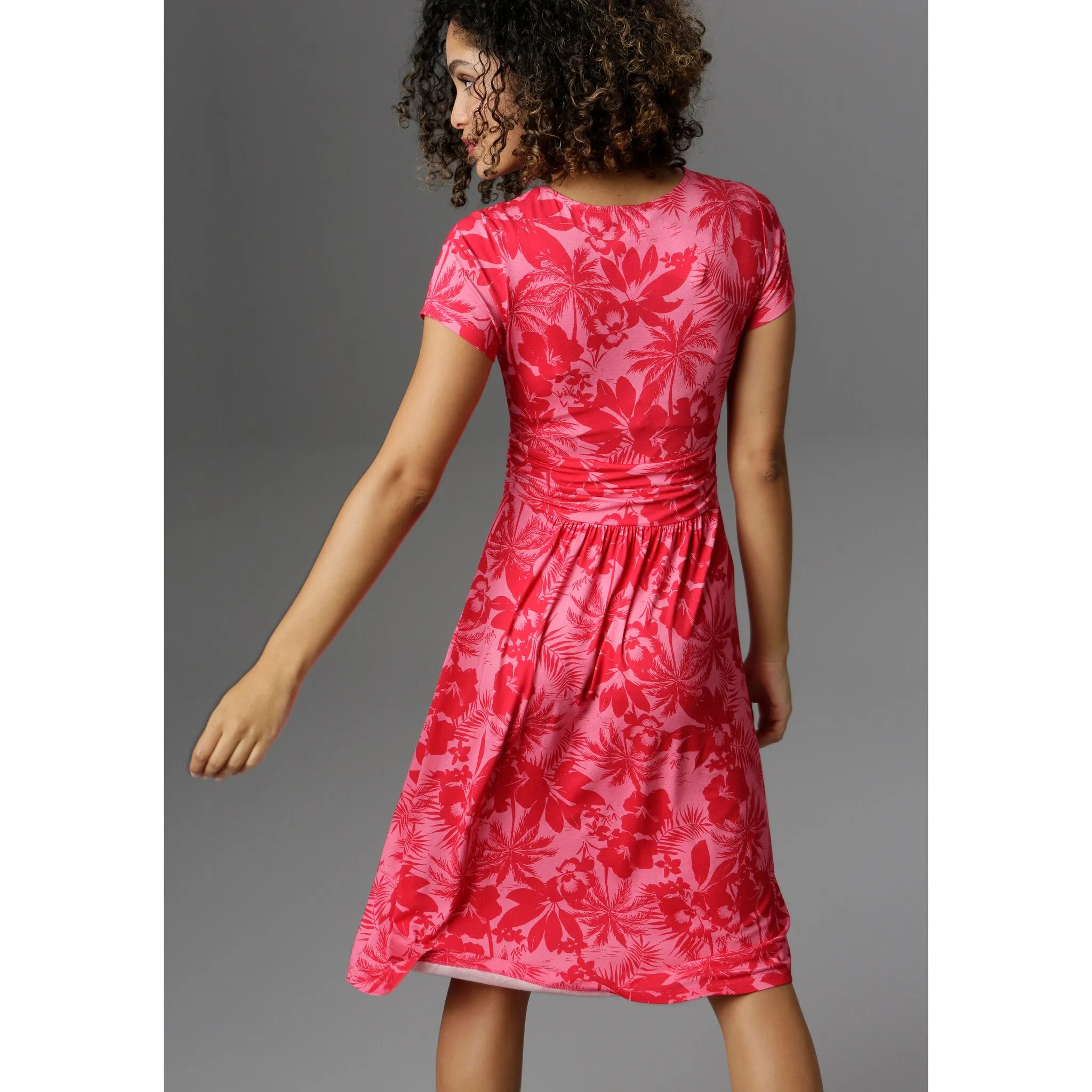 Летнее платье Aniston SELECTED с пальмами и цветами ярких цветов, красный
Летнее платье Aniston SELECTED с пальмами и цветами ярких цветов, красный