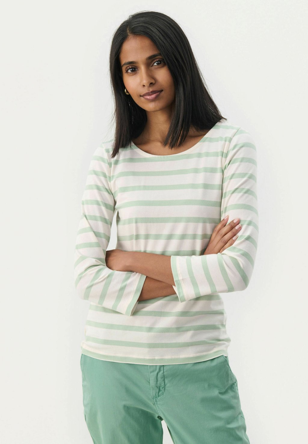 Футболка с длинным рукавом EMEL Part Two, зеленый
Футболка с длинным рукавом EMEL Part Two, зеленый