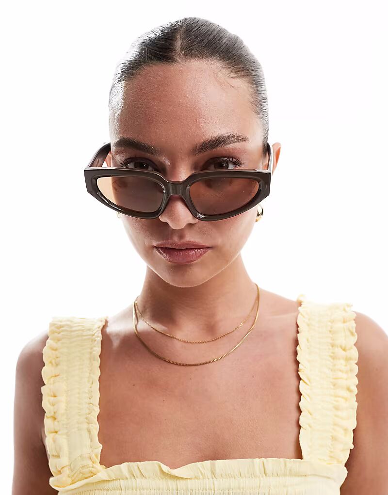 Солнцезащитные очки A.Kjaerbede Ella «кошачий глаз» шоколадно-коричневого цвета
Солнцезащитные очки A.Kjaerbede Ella «кошачий глаз» шоколадно-коричневого цвета