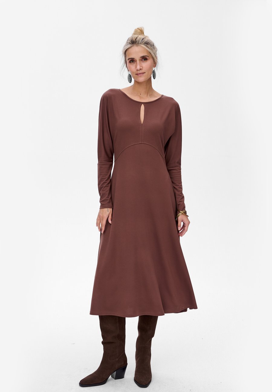 Платье blue shadow Jersey dress, Brown
Платье blue shadow Jersey dress, Brown