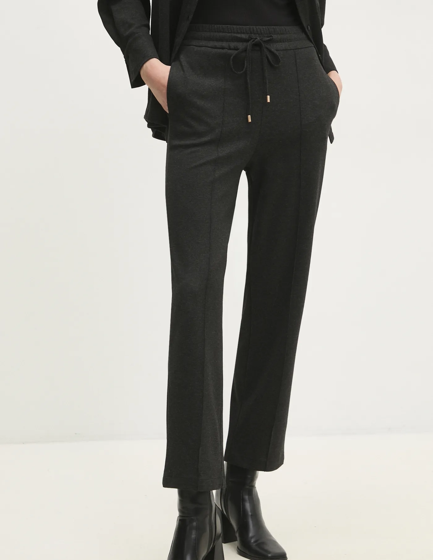 Спортивные штаны Answear Lab, серый
Спортивные штаны Answear Lab, серый