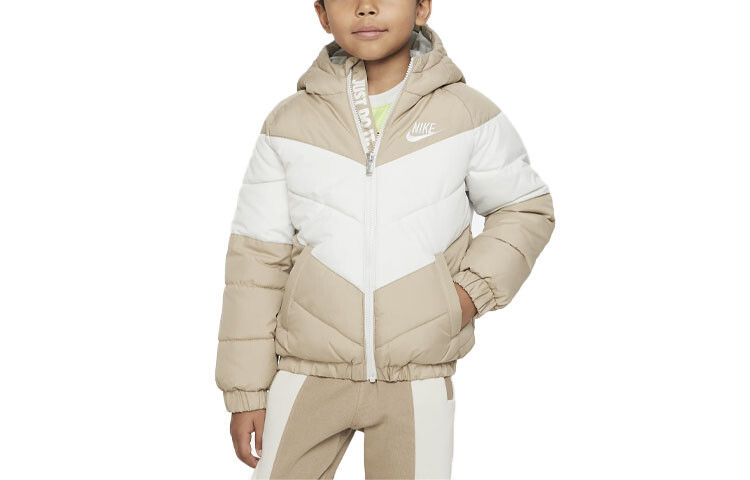 Детские стеганые куртки Nike, хаки
Детские стеганые куртки Nike, хаки
