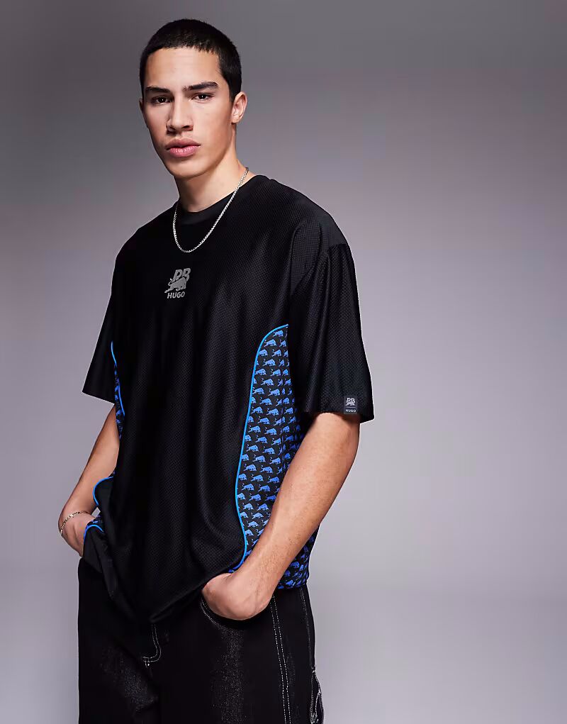 Футболка Hugo Red Bull Racing capsule Dinokey с центральным логотипом свободного кроя черного цвета
Футболка Hugo Red Bull Racing capsule Dinokey с центральным логотипом свободного кроя черного цвета