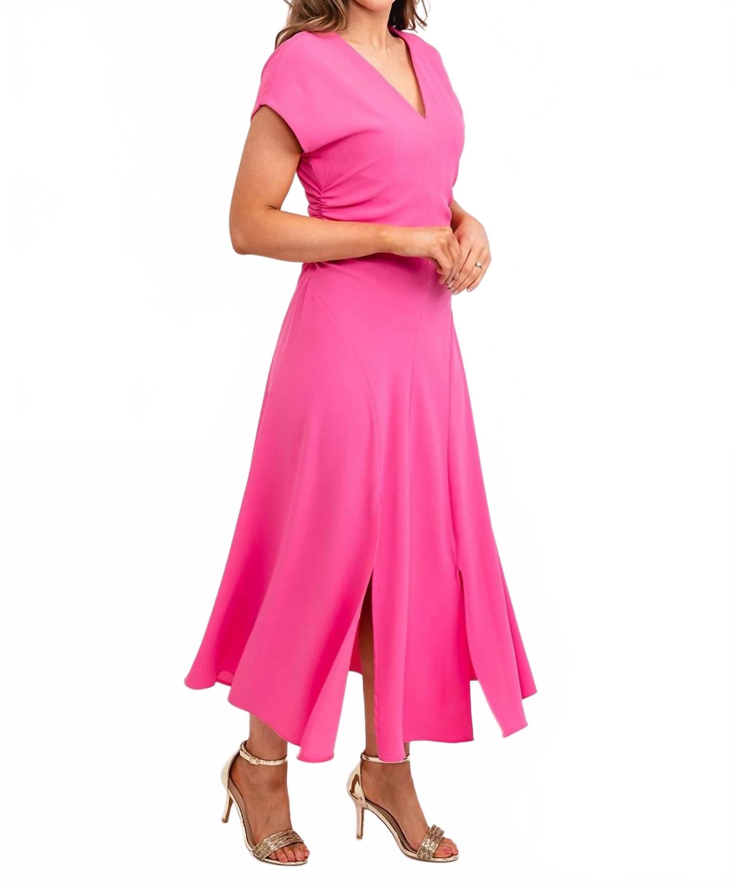 Макси-платье с плиссированными боками в розовом цвете EXQUISE
Макси-платье с плиссированными боками в розовом цвете EXQUISE