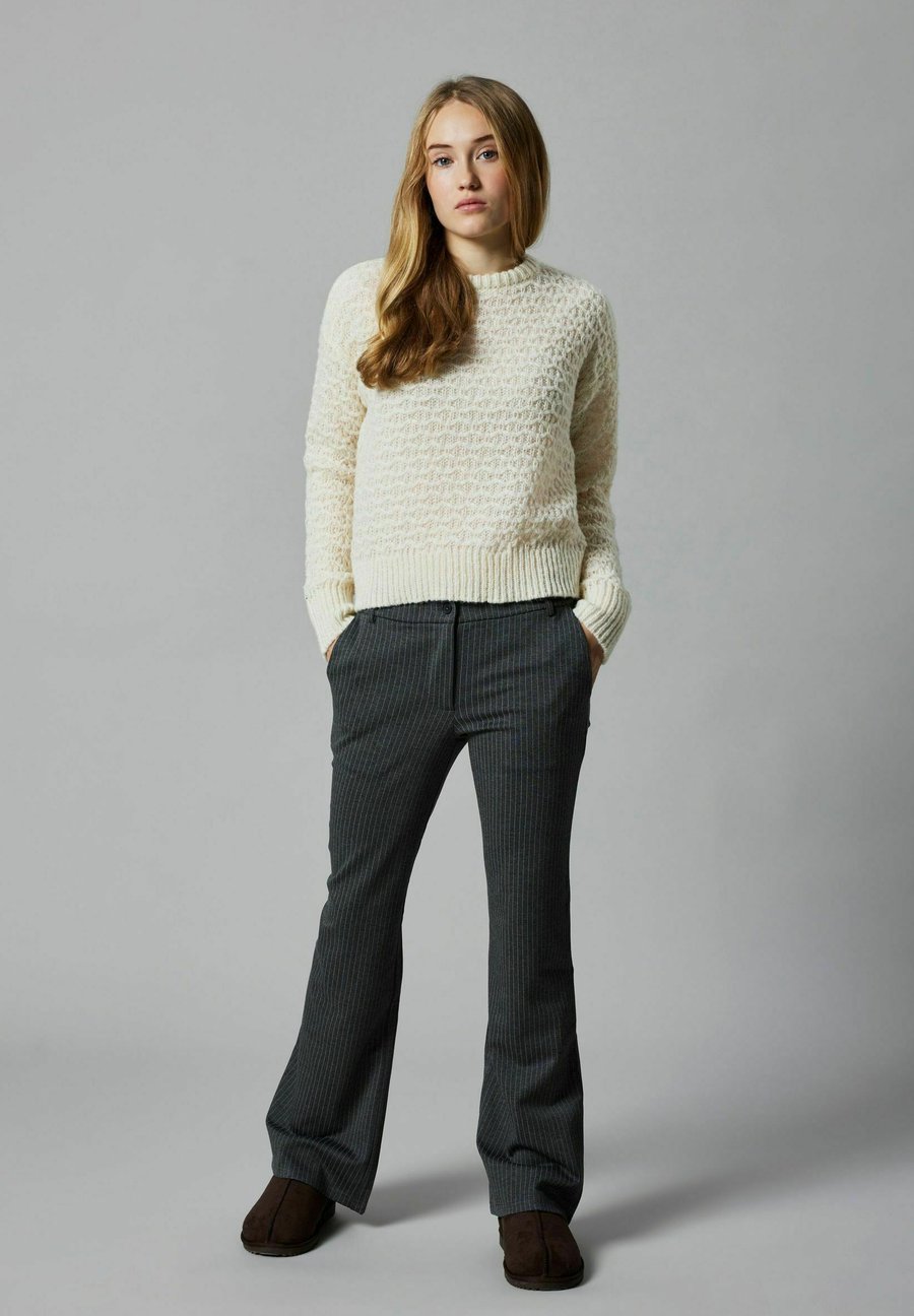 Джемпер LMTD LANGARM, Antique White/Beige
Джемпер LMTD LANGARM, Antique White/Beige