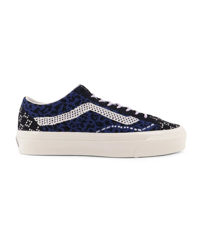 Синие кроссовки на шнуровке с нашивкой с логотипом. Vans, синий
Синие кроссовки на шнуровке с нашивкой с логотипом. Vans, синий
