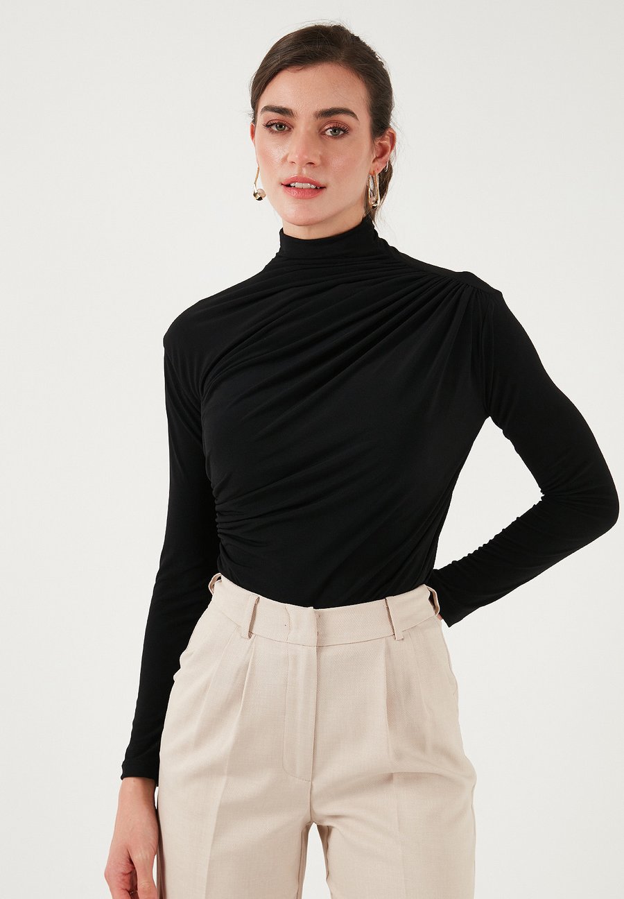 Топ LELA SLIM FIT, Black
Топ LELA SLIM FIT, Black