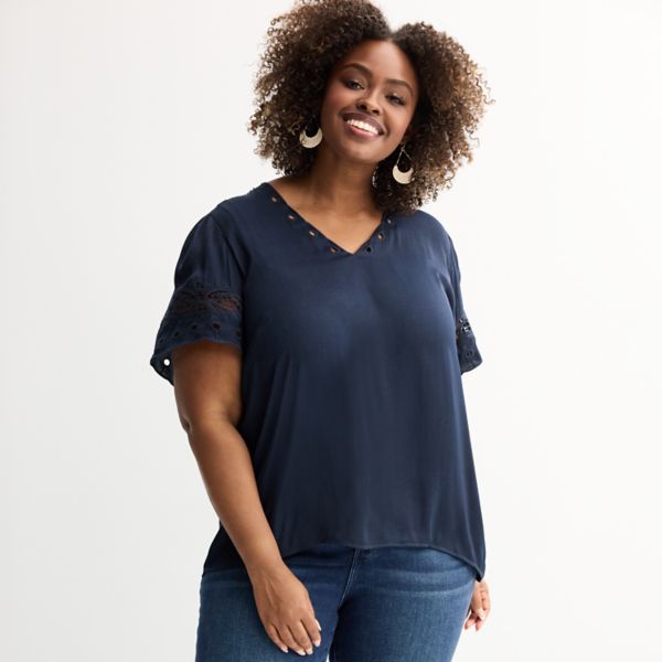 Блузка с кружевными вставками на рукавах, V-образным вырезом и воздушным кроем для полных Chelsea & Theodore, синий
Блузка с кружевными вставками на рукавах, V-образным вырезом и воздушным кроем для полных Chelsea & Theodore, синий