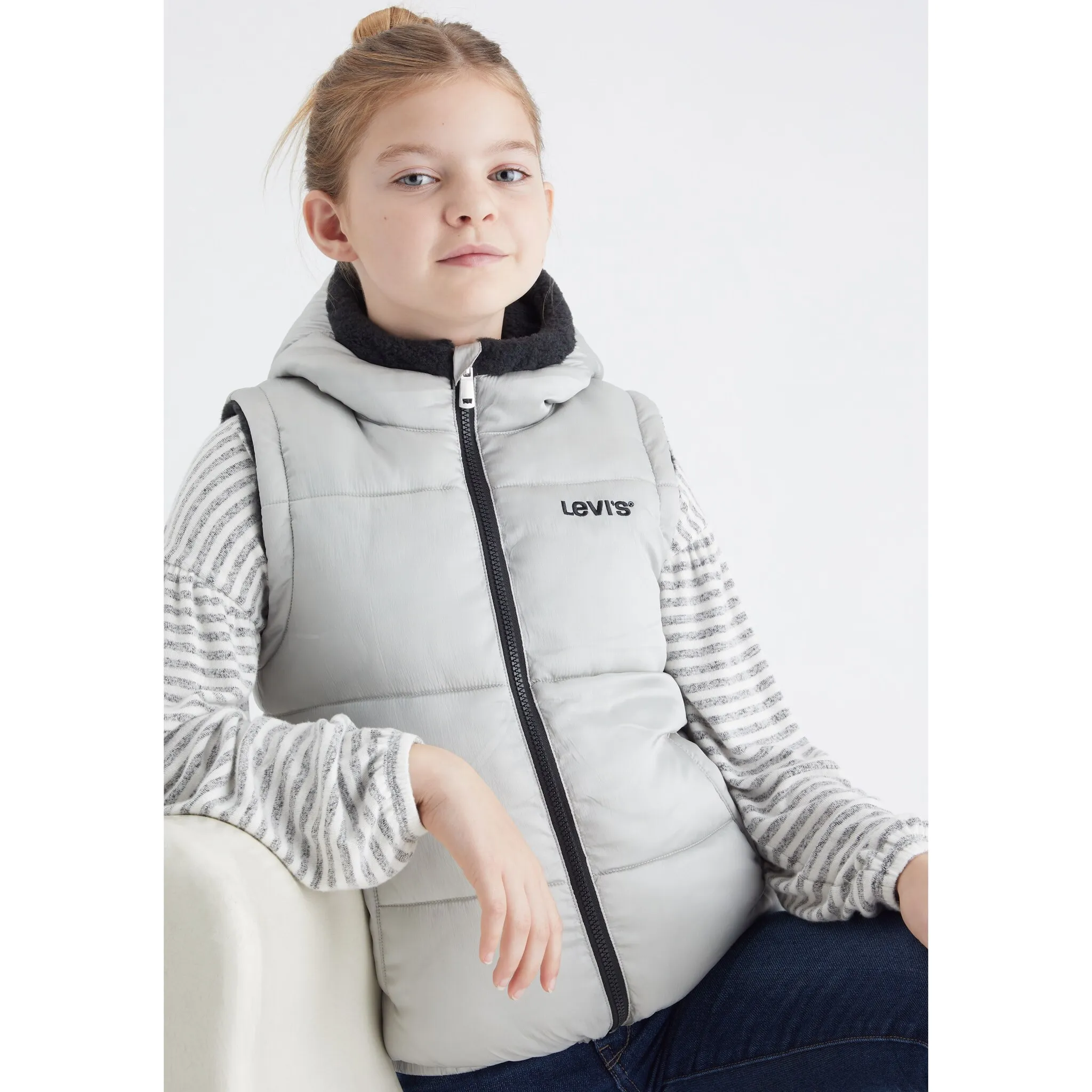 Двусторонний жилет Levi's Kids "LVG REVERSIBLE VEST", в стиле 2-в-1, серебристый
Двусторонний жилет Levi's Kids "LVG REVERSIBLE VEST", в стиле 2-в-1, серебристый