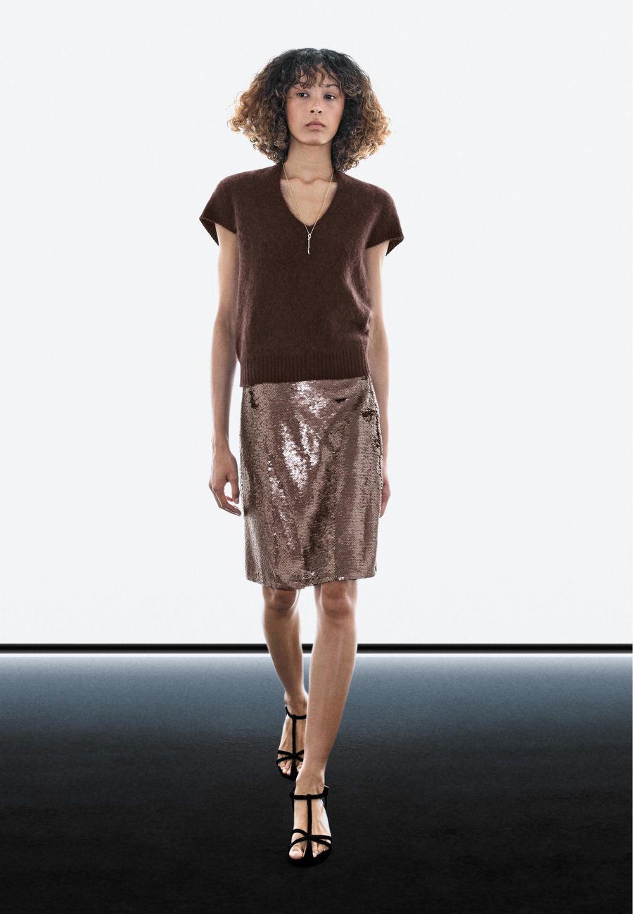 Юбка Massimo Dutti SEQUINNED , Bordeaux
Юбка Massimo Dutti SEQUINNED , Bordeaux