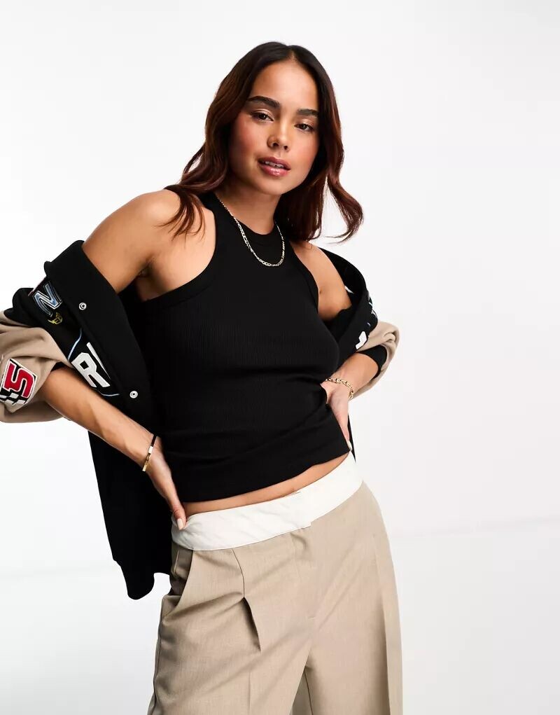 Черная майка в рубчик со спинкой-борцовкой Monki
Черная майка в рубчик со спинкой-борцовкой Monki